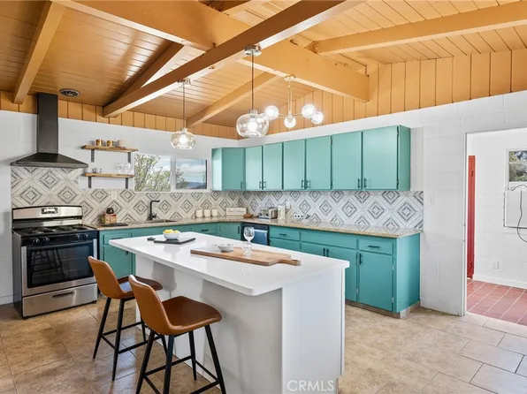 23250 Round Up Way, Apple Valley, CA 92308