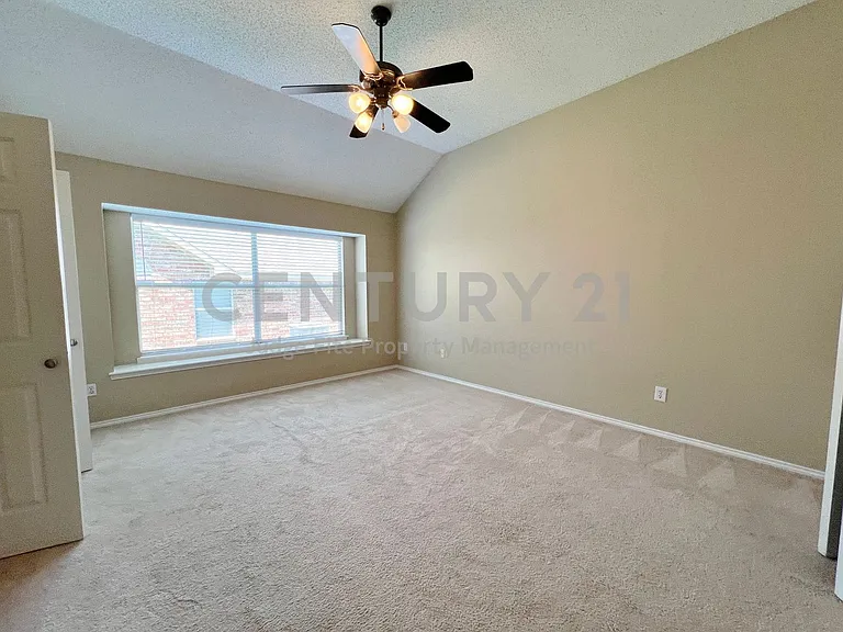 7700 Glenoaks Dr — Photo 12