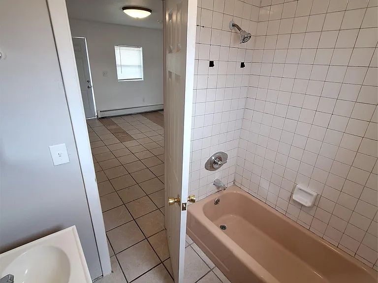 2095 Ulster Ave #6 — Photo 5