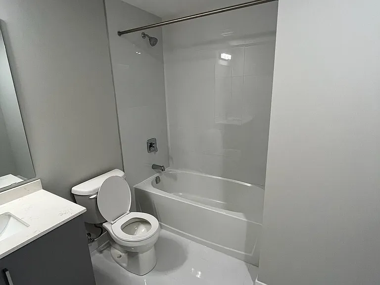 15 Queen St S #1713 — Photo 16