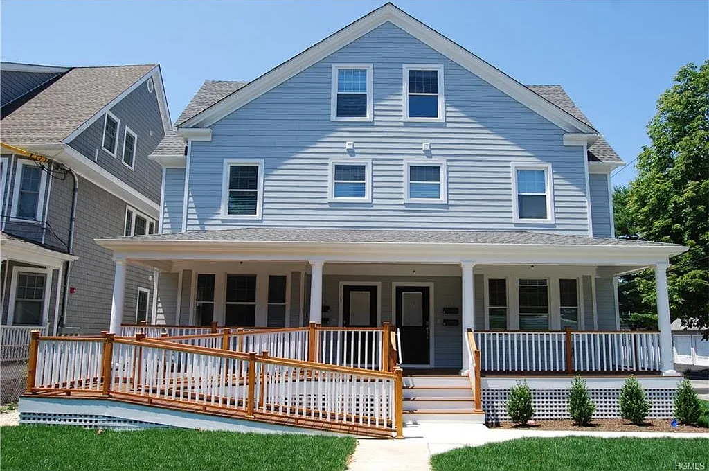 3 bed, 2.0 bath, 1604 sqft, $4,900 — Photo 1