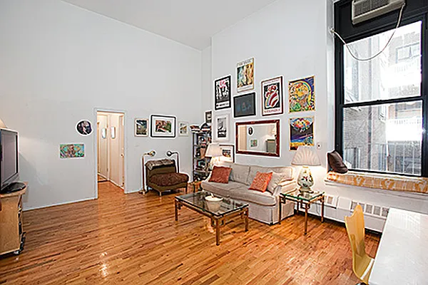 Sold by KG & Company | media 32