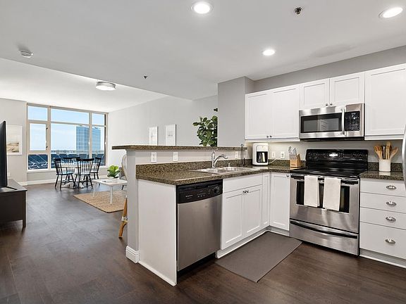 4th image of 427 9th Ave Unit 1202