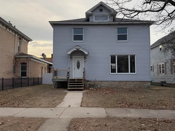 324 S 7th St, Escanaba, MI 49829