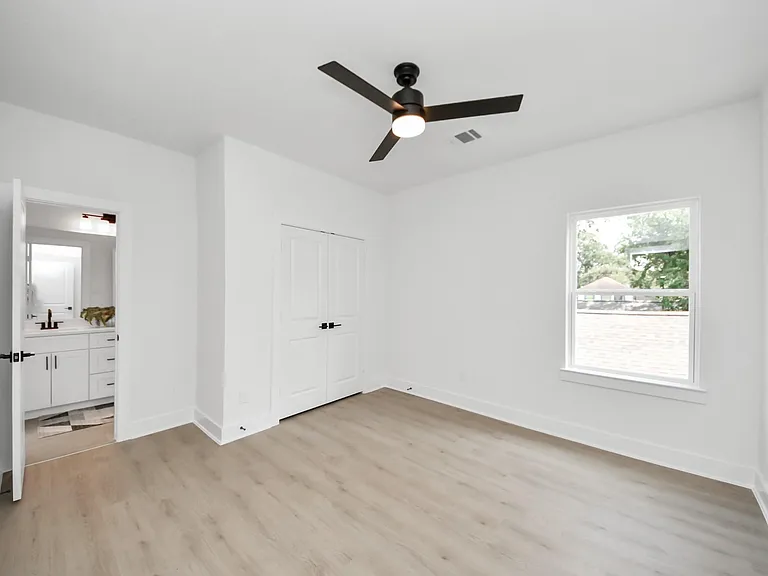860 Rachel St #D — Photo 25