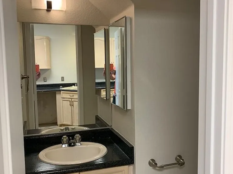 7604 Almeria Ave — Photo 8