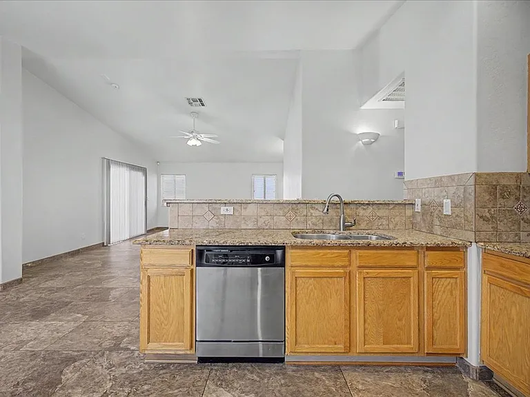 10451 E Vashon St — Photo 11