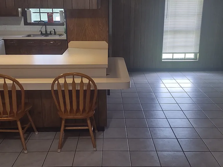 1005 Lester Dr — Photo 10