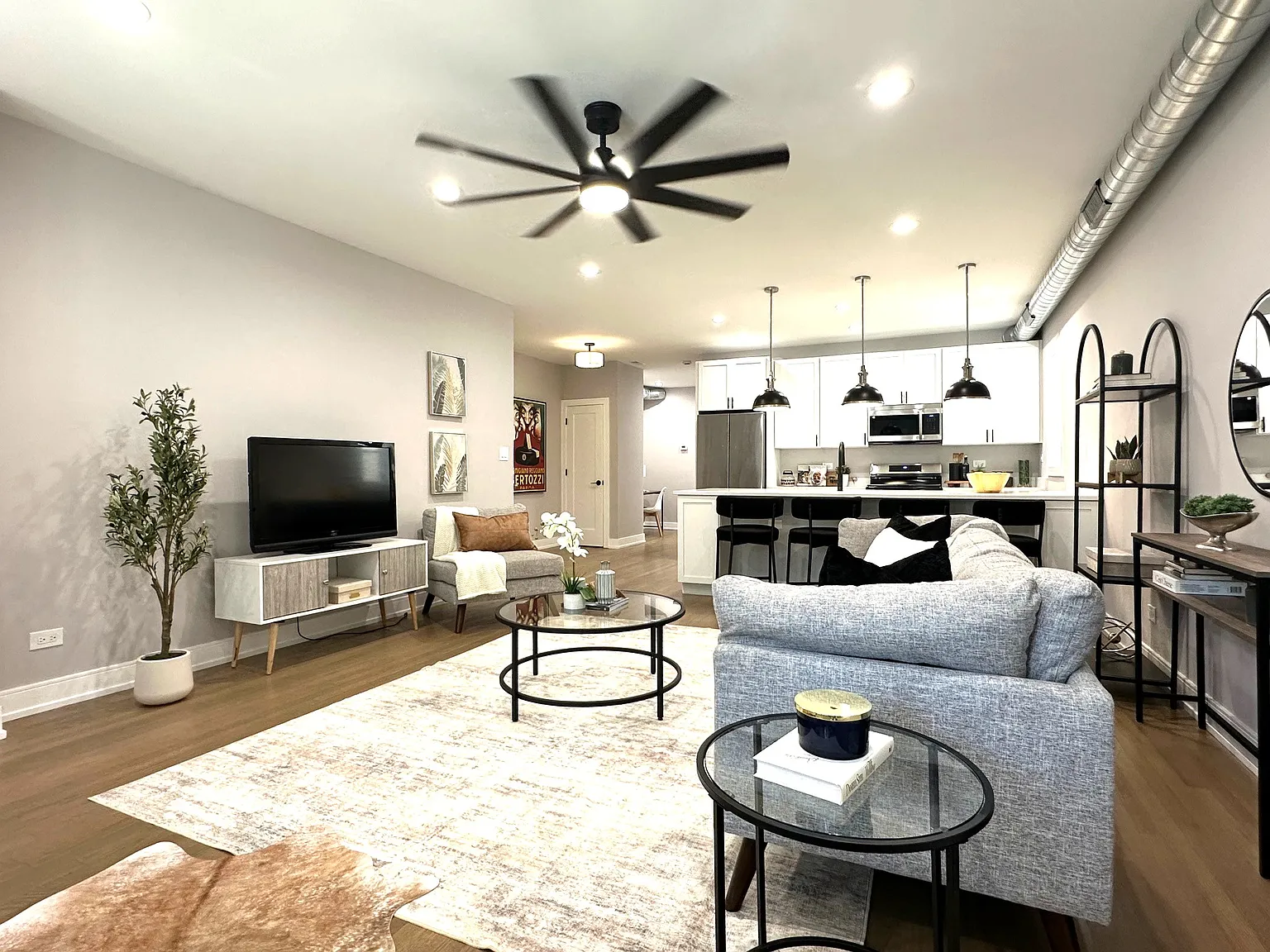 2 bed, 1550 sqft, $3,995 — Photo 3