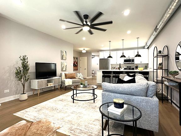 3rd image of 2639 W Carmen Ave #2W