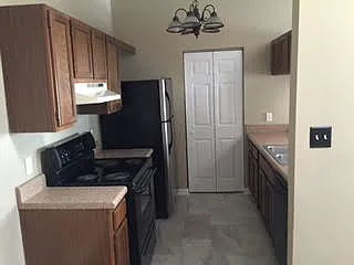 607 Crows Nest Ct — Photo 2