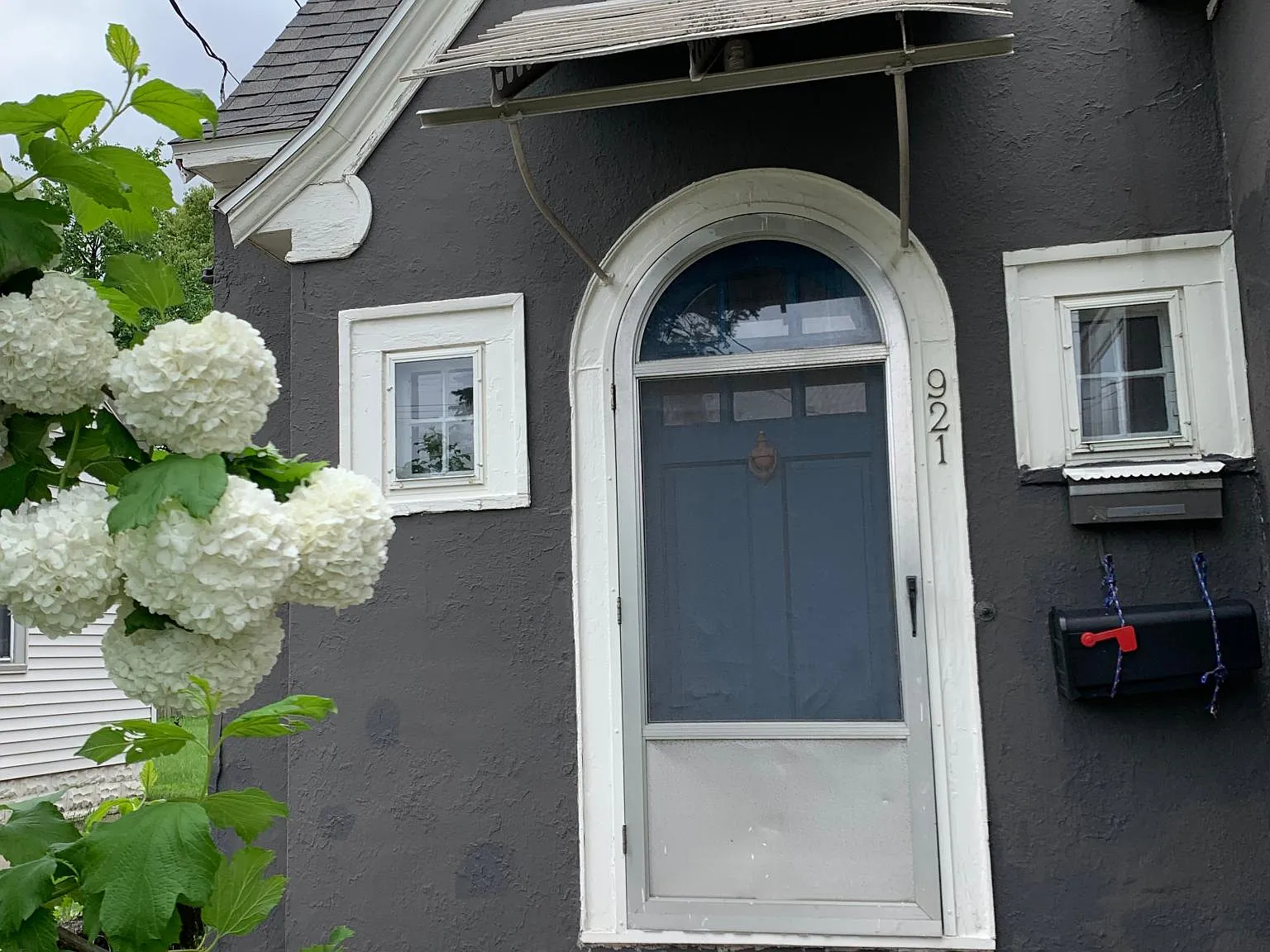 921 Fuller Ave NE — Photo 4