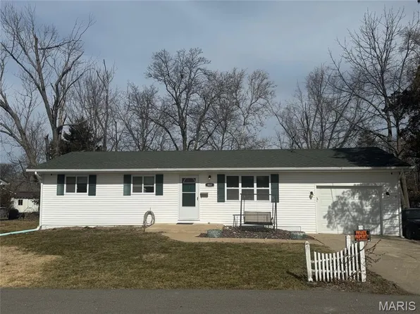 401 Dahlgren Ave, Warrenton, MO 63383