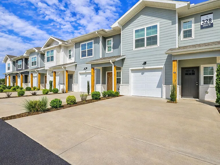 Sycamore Heights Townhome — Photo 3