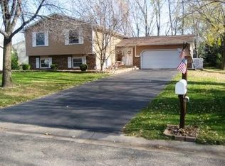 3209 Canterbury Dr, Woodbury, MN 55125
