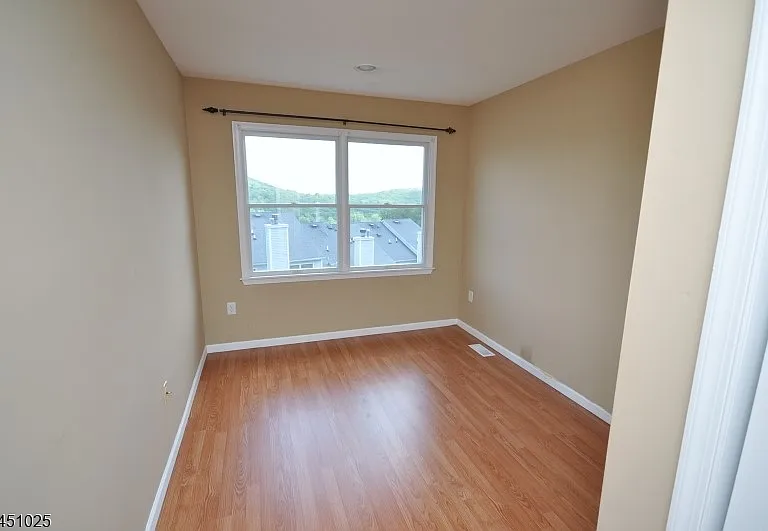 370 Summerhill Dr — Photo 10