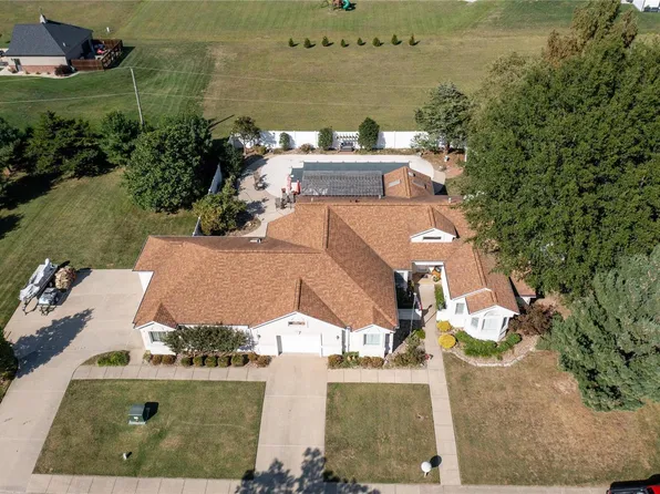621 Christopher Ln, New Baden, IL 62265
