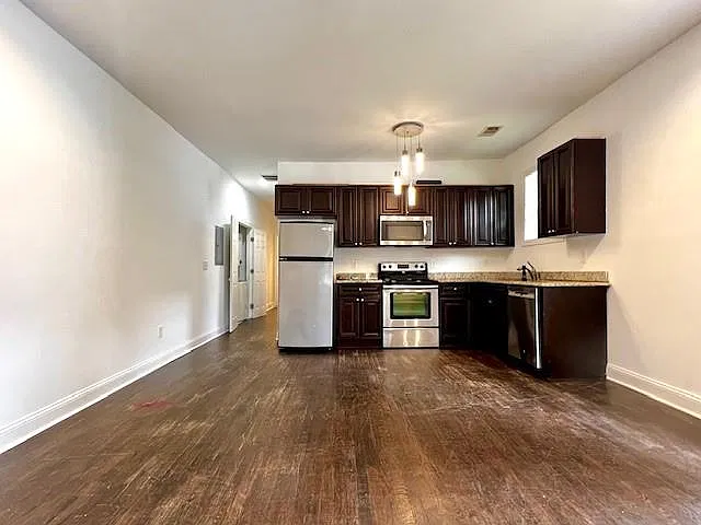 2 bed, 2.0 bath, 1100 sqft, $1,745 — Photo 4