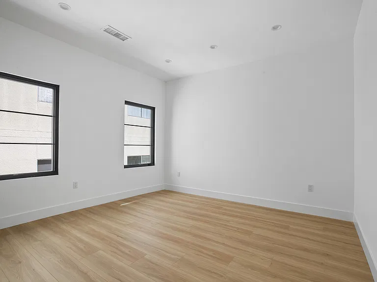149 S Palm Dr #151-1/2 — Photo 23