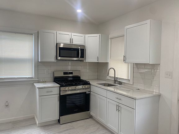 3rd image of 82 Helen Street