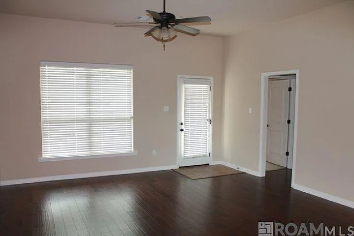 37237 Market Place Dr — Photo 7