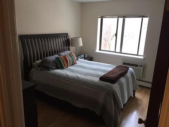 5th image of 3620 N Pine Grove Ave APT 408