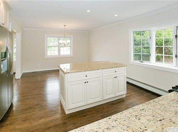5th image of 7 Village Ln