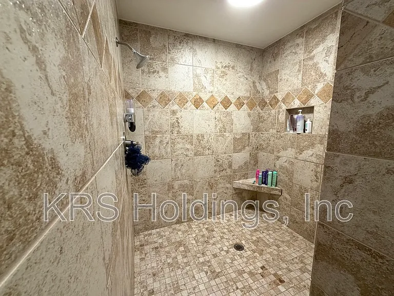 1520 Woodside Ct N — Photo 25