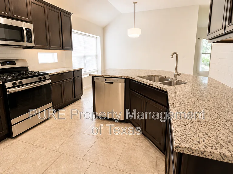 615 Linares Ln — Photo 7