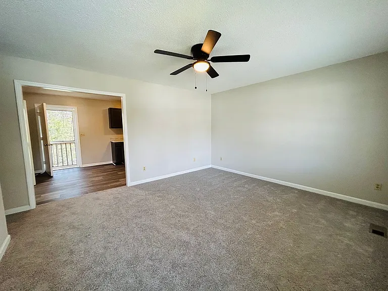 404 Poplar St — Photo 7