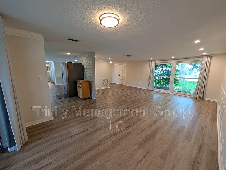 8605 Wagon Wheel Ln — Photo 4