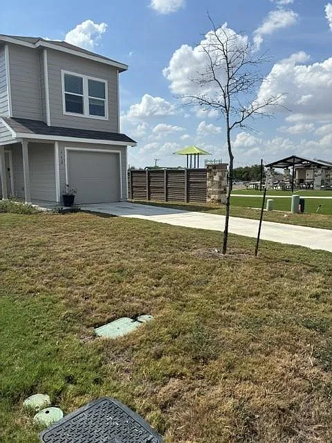 4 bed, 2.5 bath, 1530 sqft, $1,600 — Photo 1