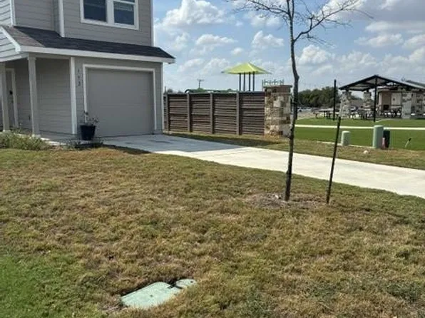 632 Commander Abbott Dr, Jarrell, TX 76537