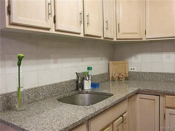 Good amount of  Granite Counterspace