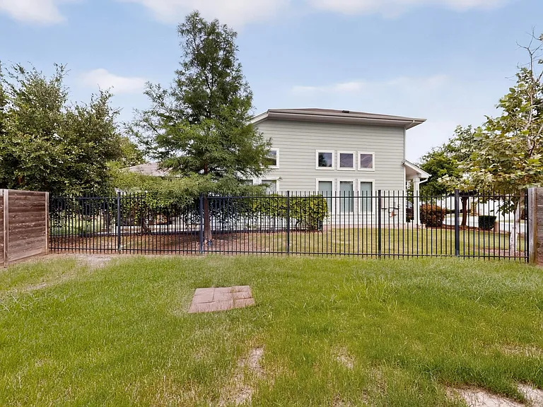 5915 Swayden Ln — Photo 40