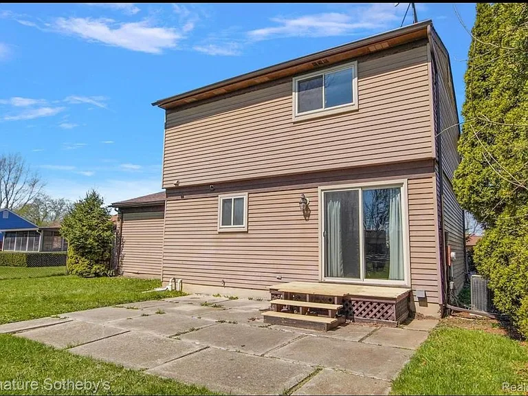 43603 Emrick Dr — Photo 11