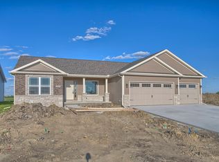 1422 Fieldstone Dr, Savoy, IL 61874