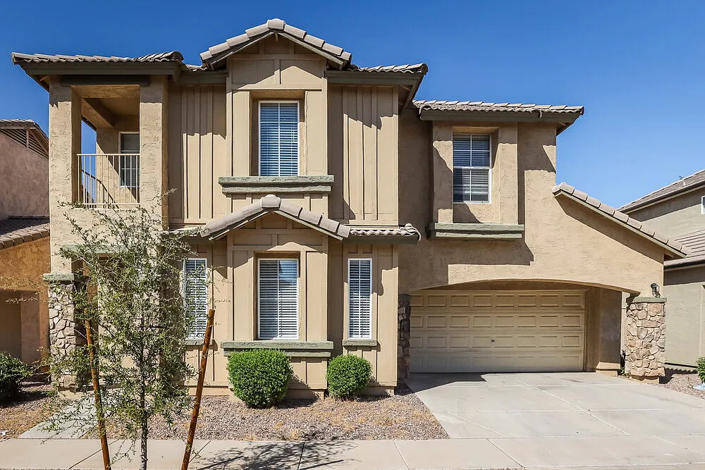4 bed, 2.5 bath, 1598 sqft, $1,975 — Photo 1