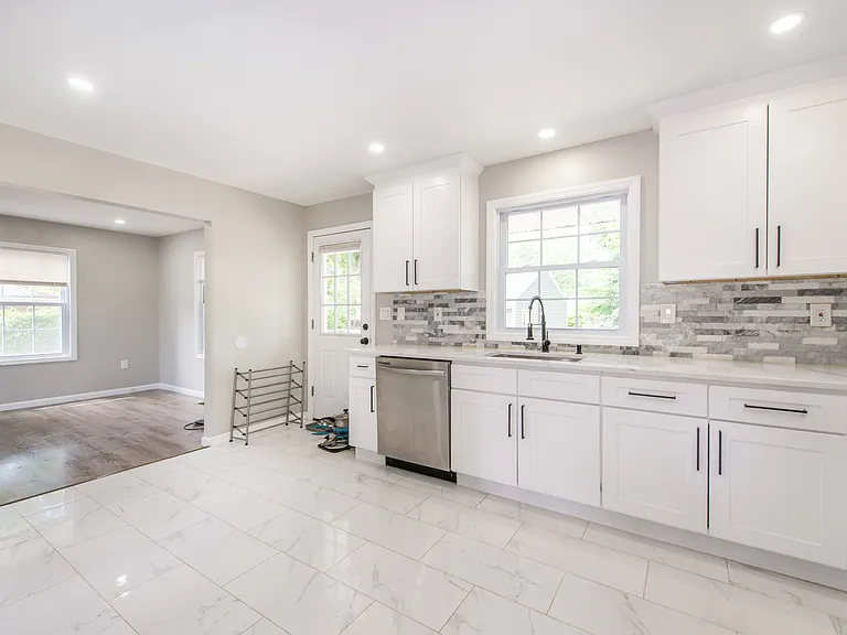 8 Wilcox Ave — Photo 11