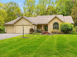 472 Maplewoods Ln, Webster, NY 14580
