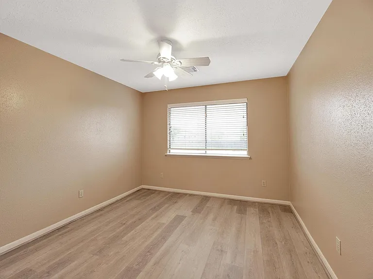 16423 Ash Point Ln — Photo 32