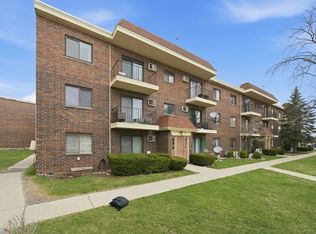 940 N Rohlwing Rd APT 201A, Addison, IL 60101