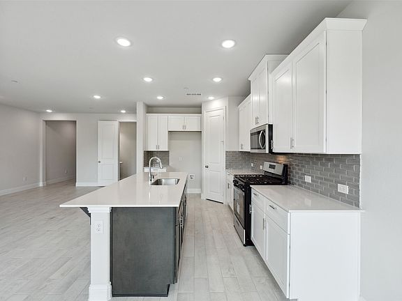 3rd image of 828 Heart Reef Rd