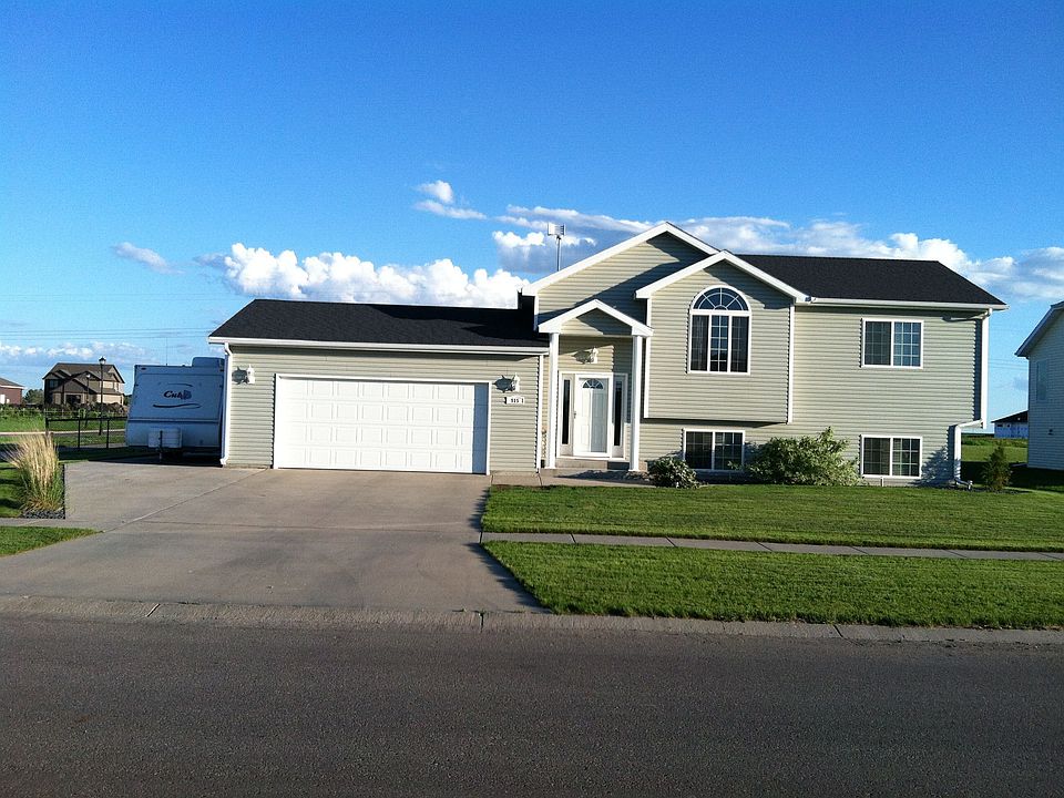 1st image of 915 46th Ave W
