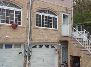 30 Maxi Ct, Staten Island, NY 10304