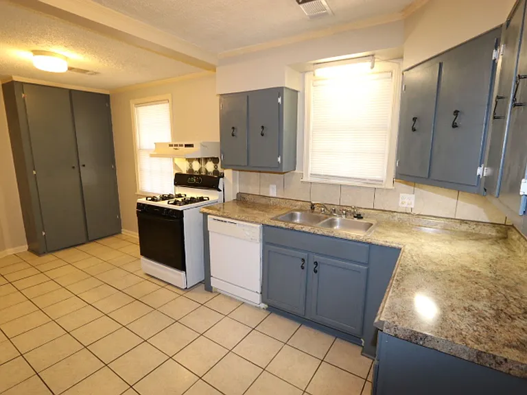 4291 Zelda Ln — Photo 3