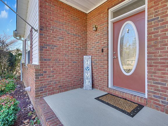 4th image of 946 Tommie Ln