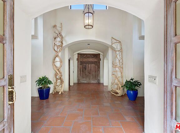 4th image of 3211 Retreat Ct