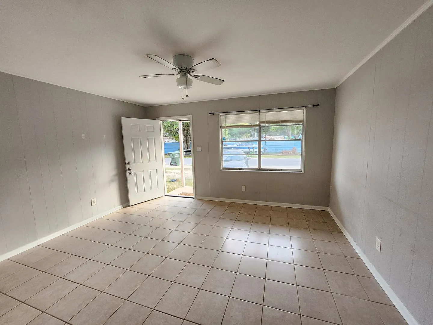 Applegate Apartments — Photo 4