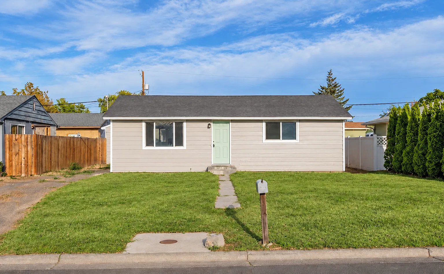 2 bed, 700 sqft, $1,250 — Photo 1